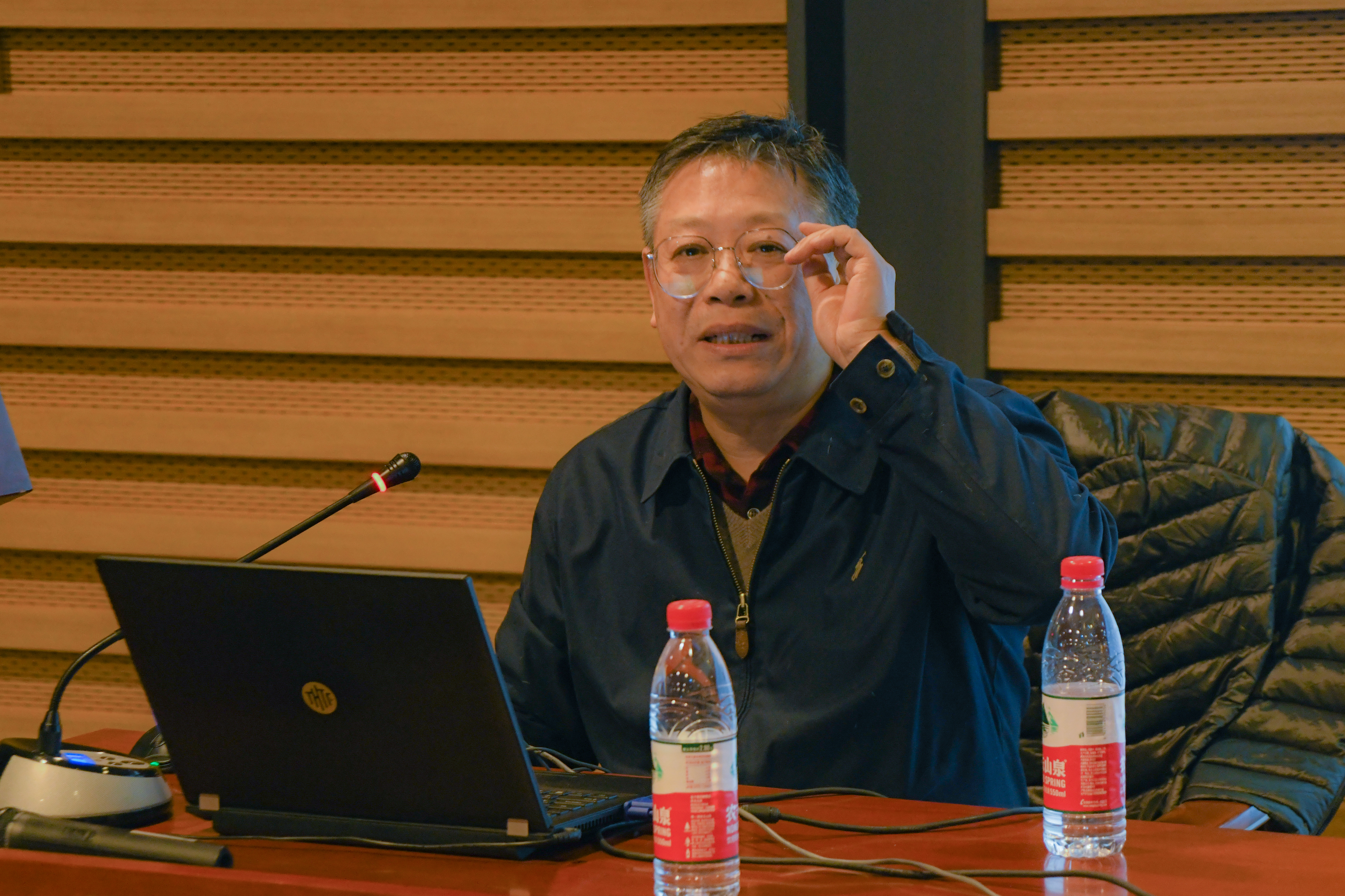 张昆教授开讲"领袖形象的历史考察"